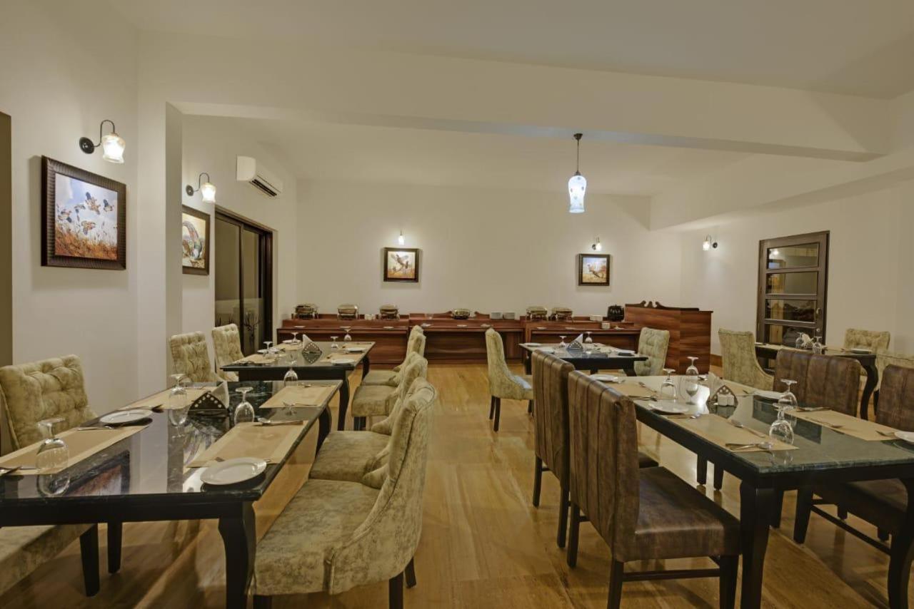 The Hunting Lodge Resort Udaipur - Villas & Pool Dabok Luaran gambar